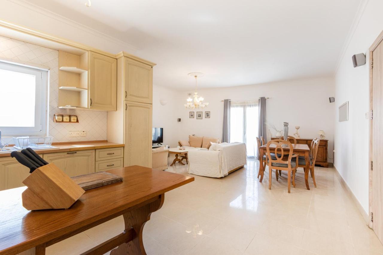 70/2- Spacious & Charming 3 Bedroom Apt In Слима Экстерьер фото
