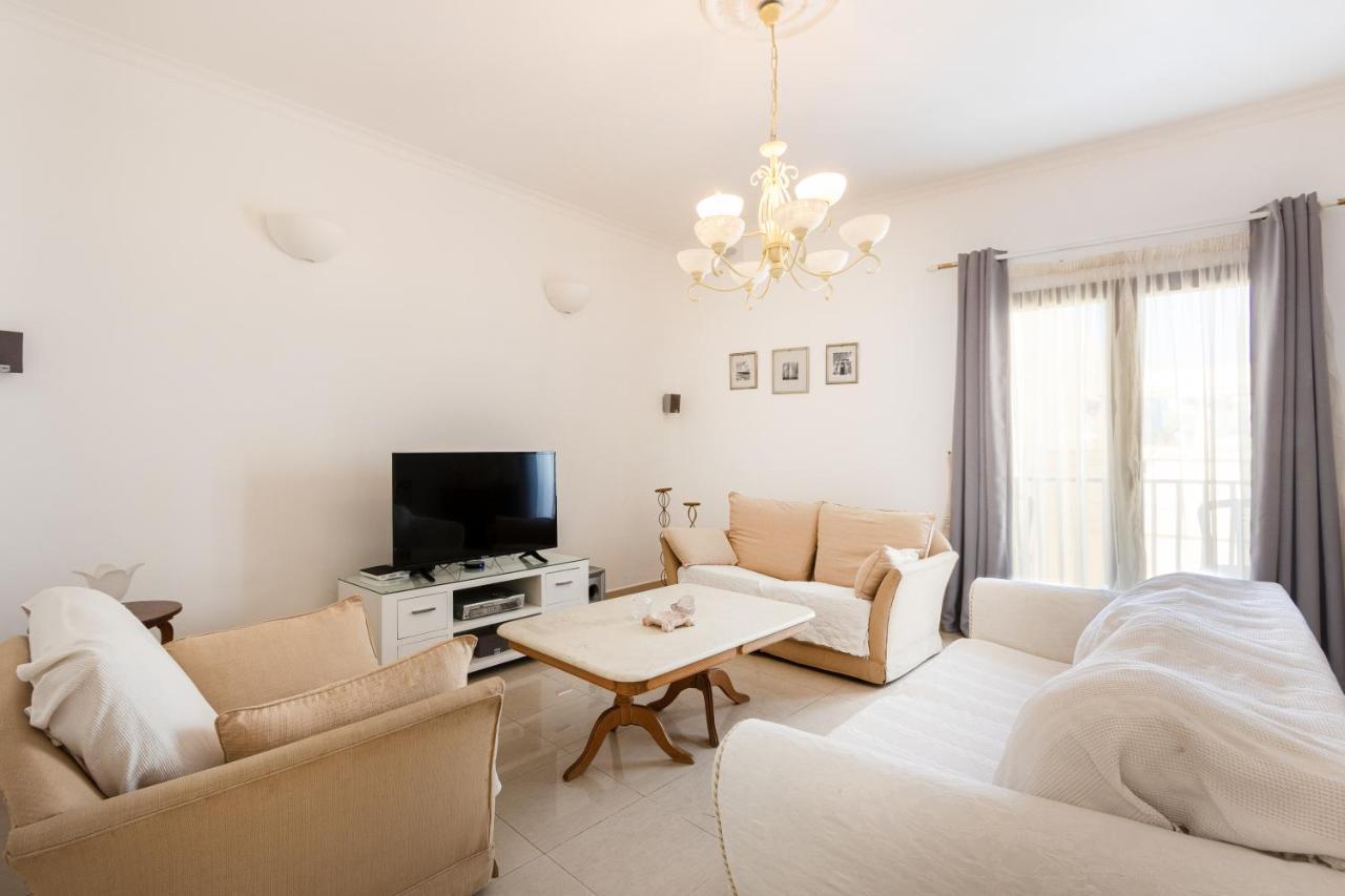 70/2- Spacious & Charming 3 Bedroom Apt In Слима Экстерьер фото