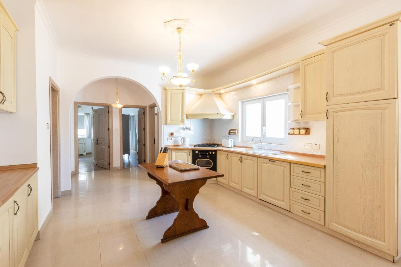 70/2- Spacious & Charming 3 Bedroom Apt In Слима Экстерьер фото