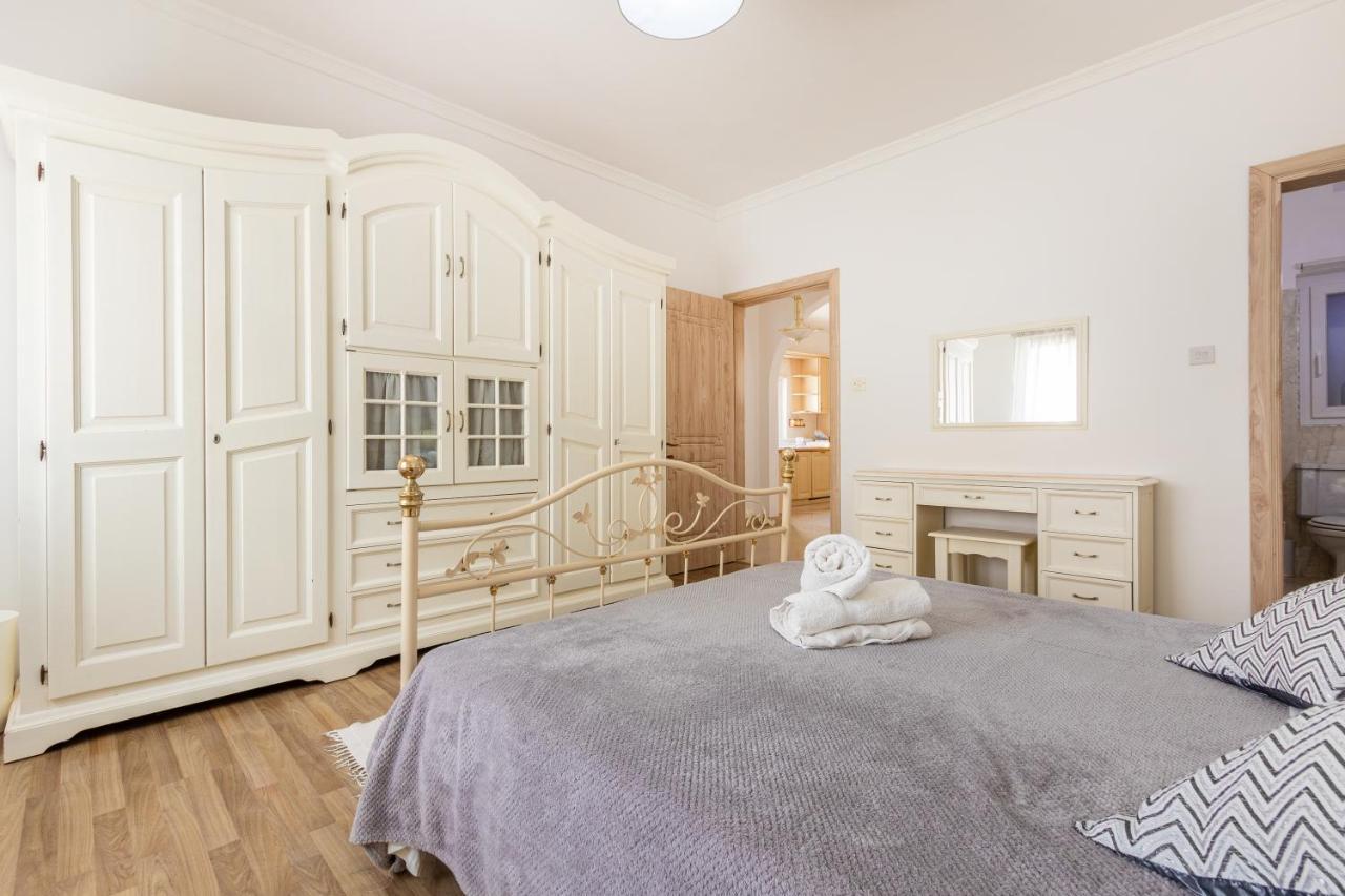 70/2- Spacious & Charming 3 Bedroom Apt In Слима Экстерьер фото