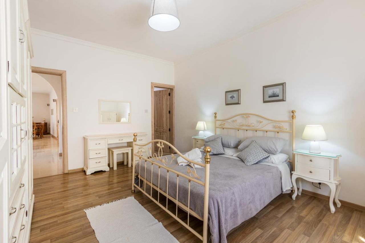70/2- Spacious & Charming 3 Bedroom Apt In Слима Экстерьер фото